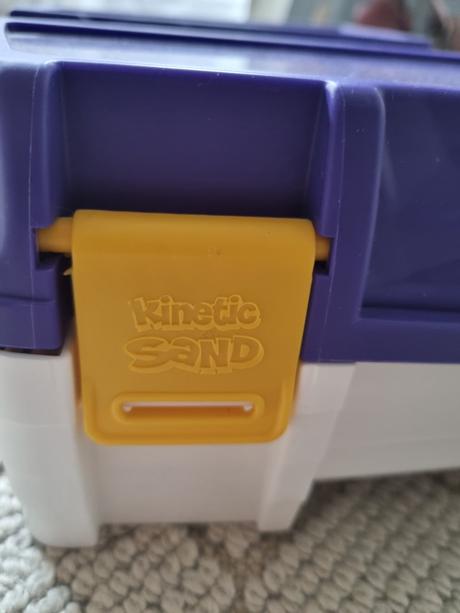 Kineticky piesok cestovný kufrík s formičkami,