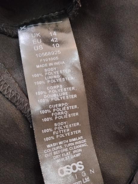 Asos design romantické čierne šaty s volánmi, 42