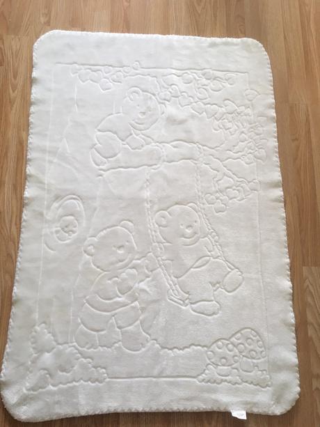 Deka belpla na zimu,