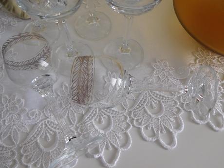 Sklo hnedasté, poháre na nožičke,poháre na limonád,