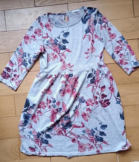 Šaty s ružami, gate,l