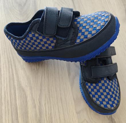 Tenisky, 32
