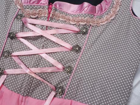 Kvalitné krojové šaty, 40