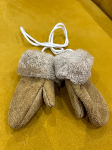 Kožené rukavice, 86