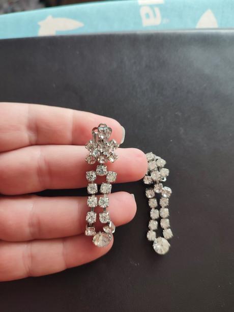 Štrasove náušnice, 