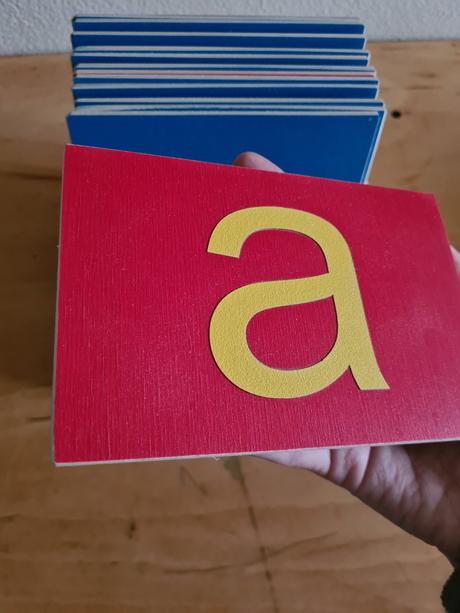Montessori šmirgľové písmená,