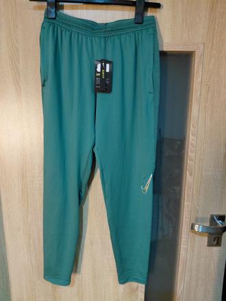 Funkčné tepláky m-ko, nike,m