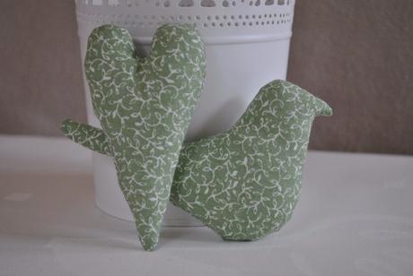 Veľkonočná dekorácia /srdiečka a vtáčiky/,