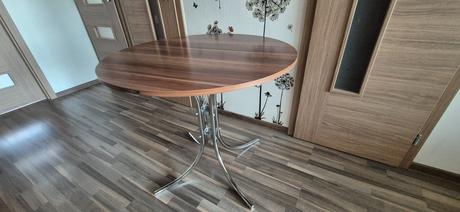 Okrúhly stôl, farba slivka, priemer 90 cm,