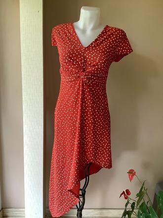 Šaty s bodkami, 36