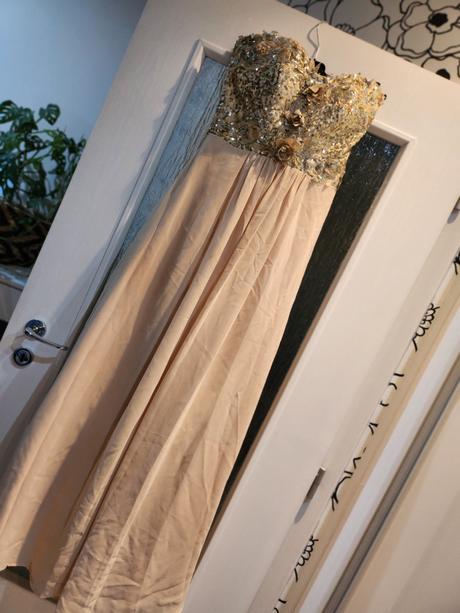 Spoločenské šaty, 36