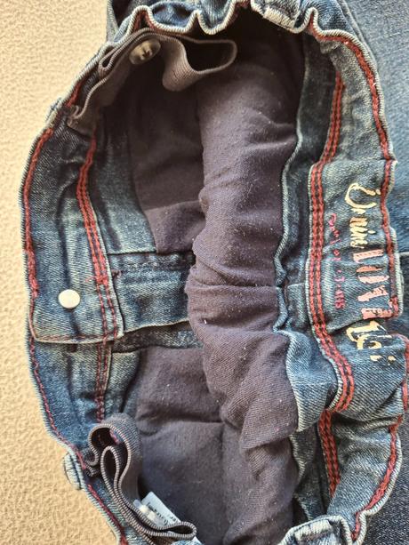 Dievčenské podteplené rifle., 164