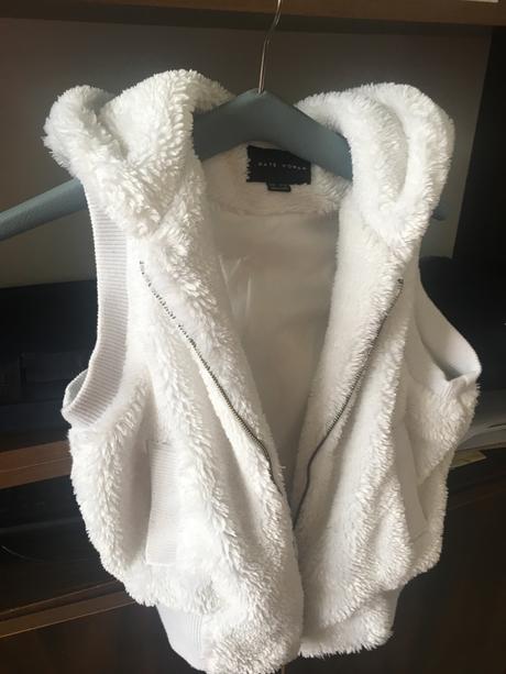 Vesta na zips biela s kapučnou, gate,s