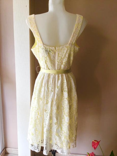 Krasne cipkovane saty jessica howard, m