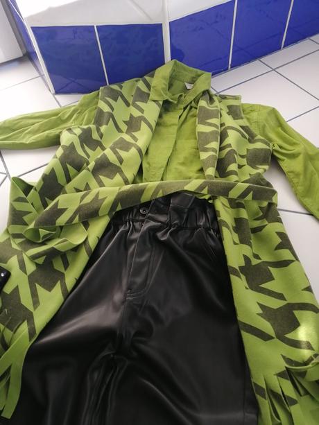 Zaujímavá vesta, s