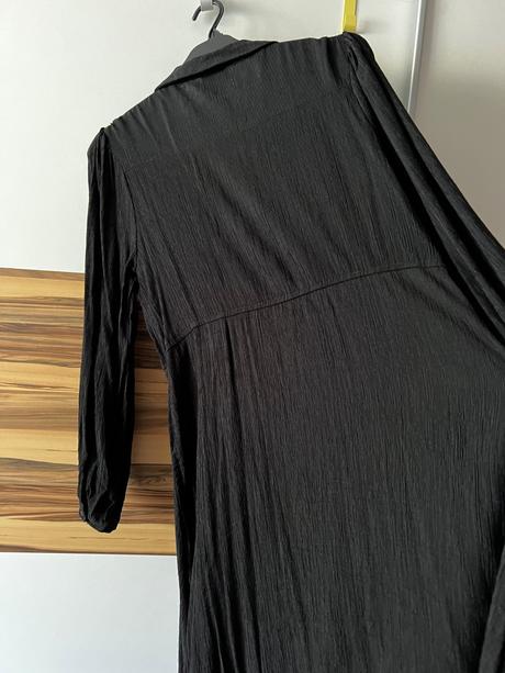 Čierne dlhé šaty, 48