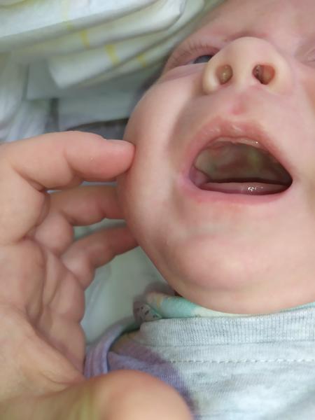 Čo to má môj drobec v puse?