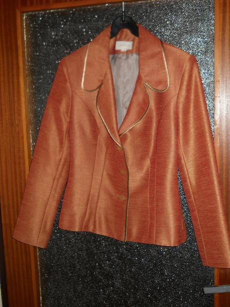 Skoricové sako nenosené., 38