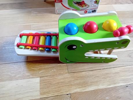 Dreveny krokodil so xylofonom, 