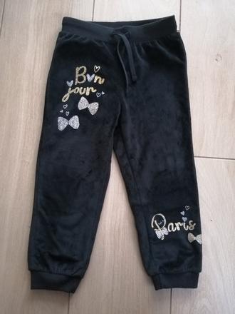 Čierne velúrové (zamatové) tepláky, 98