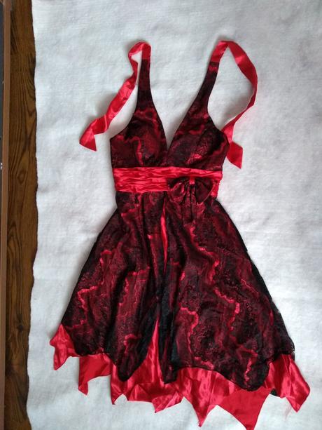 Plesové šaty s čipkou, 38