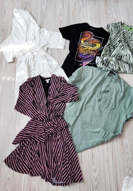 Balík šiat, s