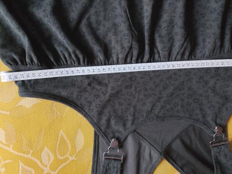 Menčestrové šaty, 56