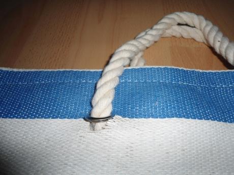 Velka bielo-modra plazova taska, 