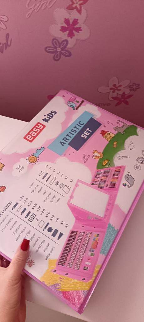 Obrovský kufrík s množstvom farbičiek,fixiek,