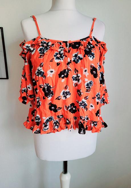 Krasna kvetinova bluzka. pisane xs, ale sadne na m, m