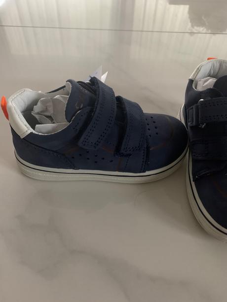 Kožené tenisky, 22