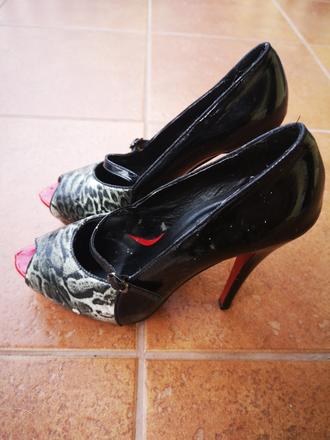 Čierne lodičky, 39