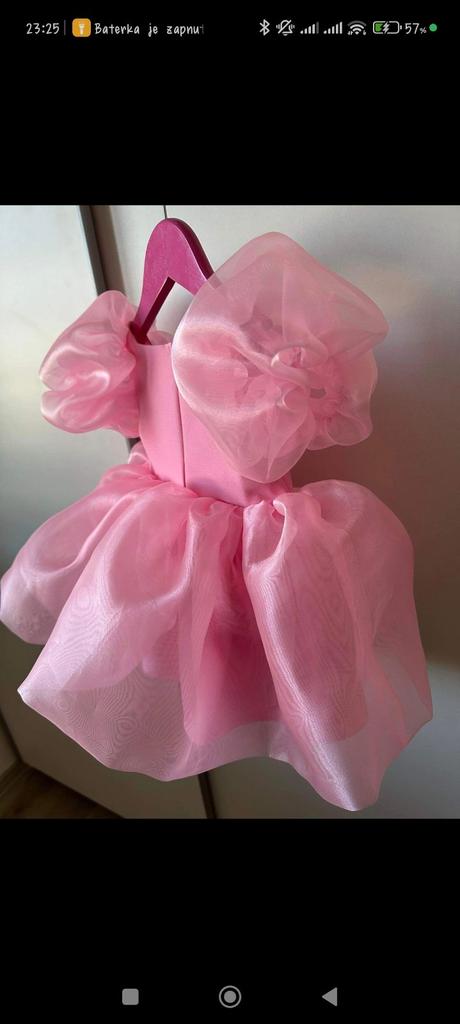 Krásne šaty vhodné na oslavu, 80