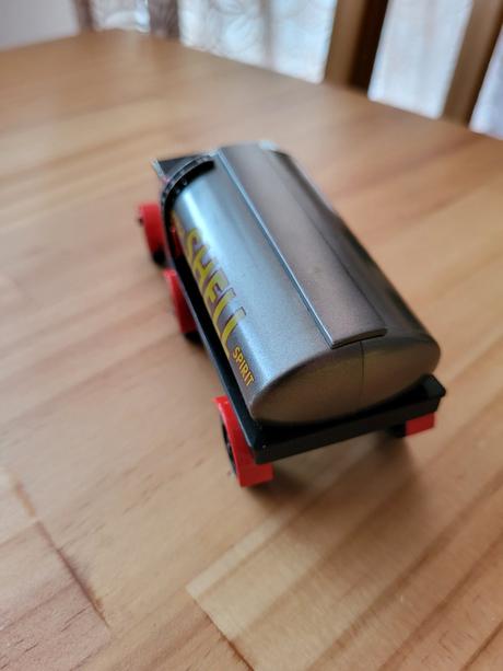 Zberateľská replika cisterny shell, 