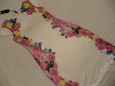 Letné krémové šaty s kvetami veľkosť m, m