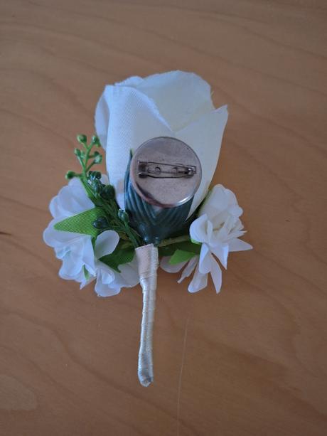 Svadovbné pierko pre ženícha, 