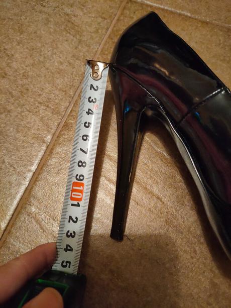 Lakovane lodicky, 36