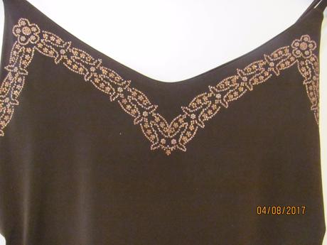 Tmavohnedý top veľ. xl s aplikáciami, xl