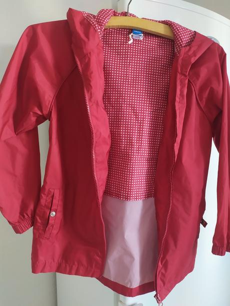 Dievcenska bunda do dazda, 146