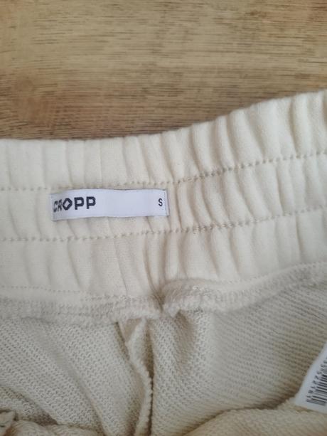 Tepláky maslovej farby, s