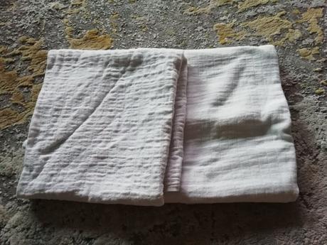 Dve plienkové bavlnené osušky, cena spolu,