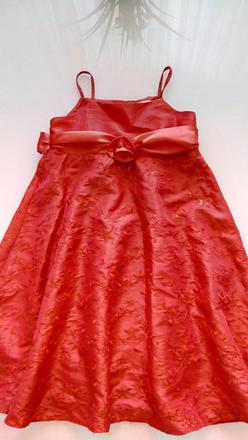 Spoločenské šaty, 104