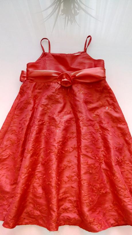 Spoločenské šaty, 104