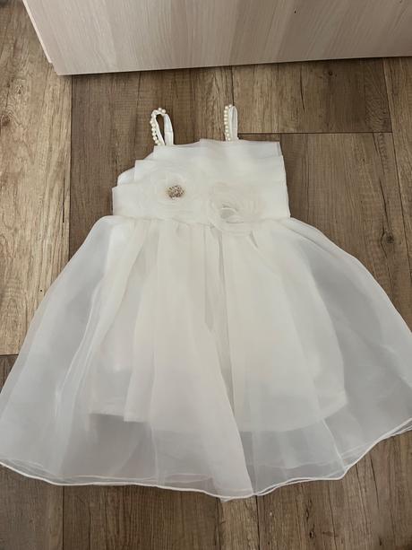 Príležitostne šaty pre dievča, 104