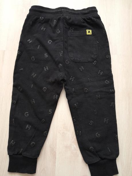 Tepláky s písmenami, reserved,104