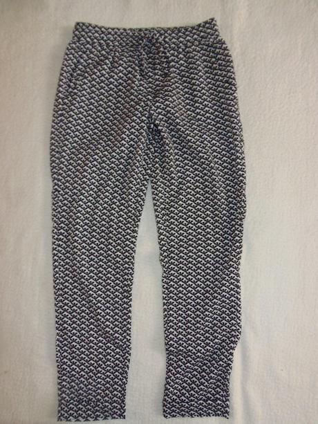 Tenké nohavice s vreckami, 122