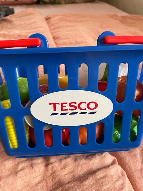 Nákupný košík s tovarom, 