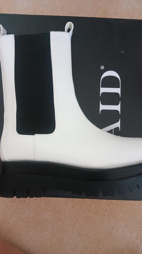 Nové nenosené čižmy kendall zn. raid, 39