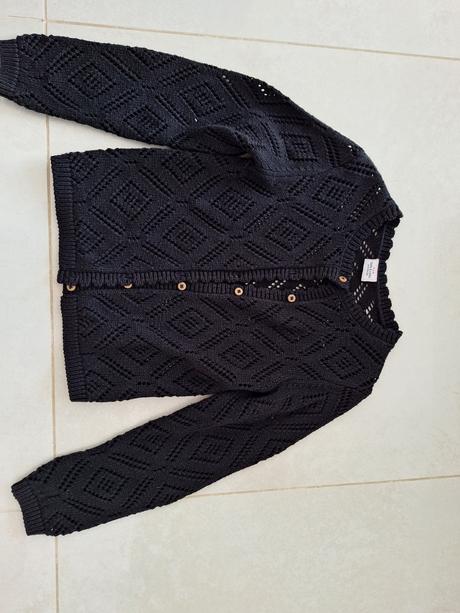 Predam cierny svetrik, 116