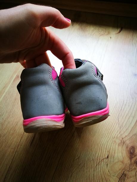 Kožené sandálky, slovobuv,22